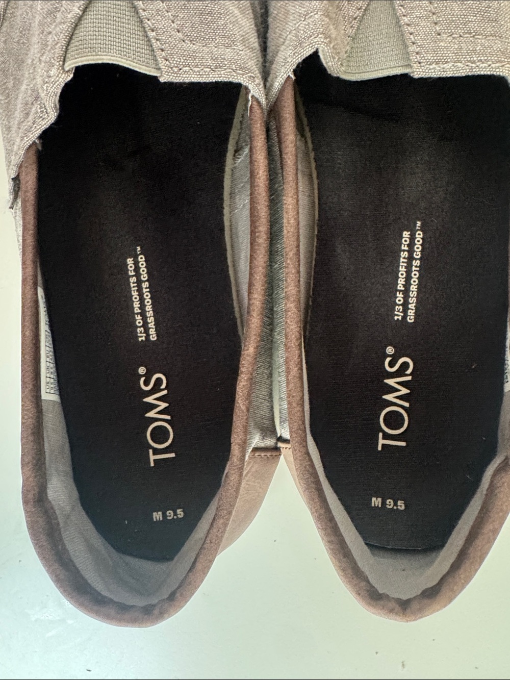 Toms Men’s Slip-On Loafers in Light Gray - Picture 4 of 6